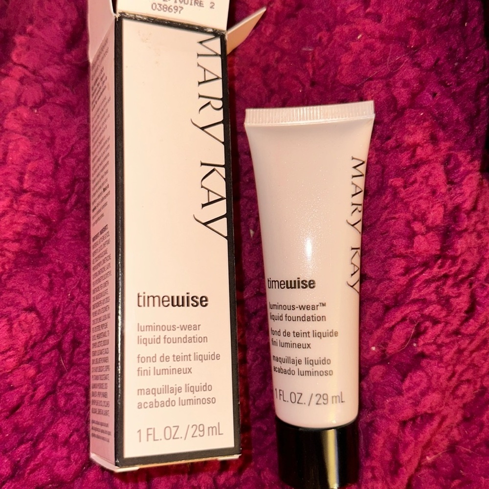 Mary Kay Timewise Luminous-wear Liquid Foundation